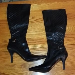 Black guess 9 1/2 heeled boots